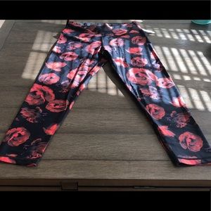 NWT Victoria’s Secret Rose Printed 7/8 Sport Tight